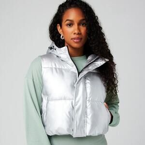 Fabletics Essential Cropped Hooded Puffer Vest Silver Shine Sz M
